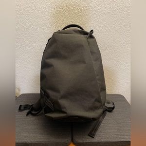 Able Carry Daily backpack